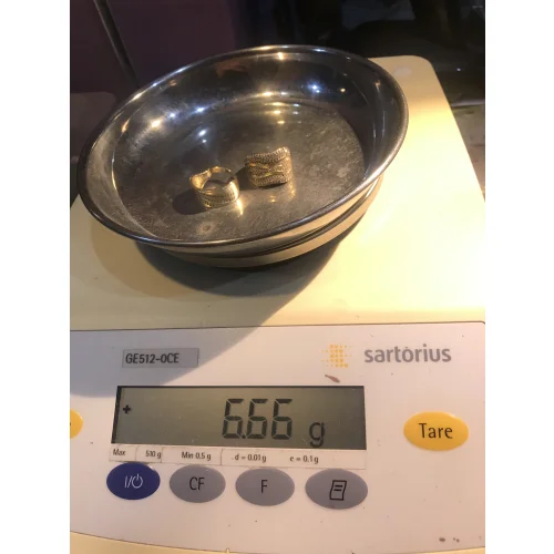 Dwa złote pierścionki z cyrkoniami waga 6,66g. pr. 585.