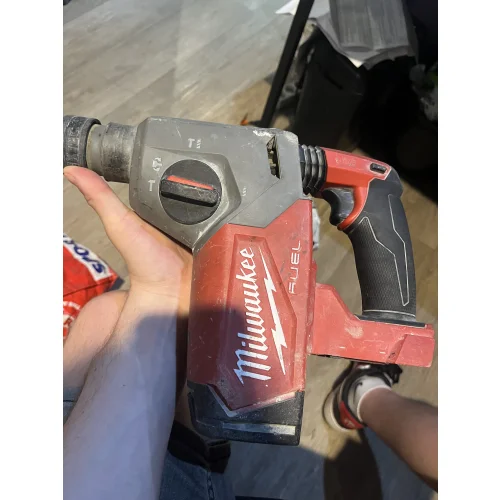 Młotowiertarka Milwaukee m18fhx z akumulatorem MIlwaukee M18B5+ ładowarka